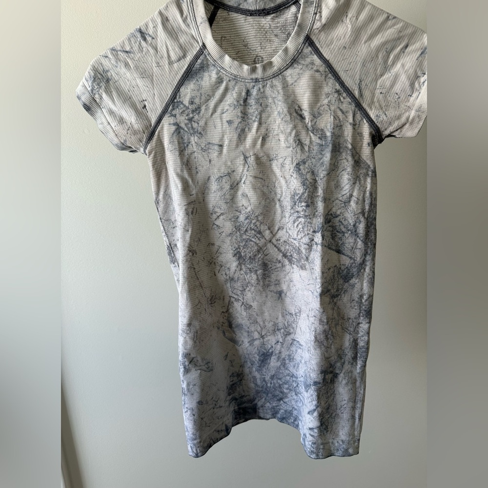 LuluLemon Gray Tie-Dye Short Sleeve Tee